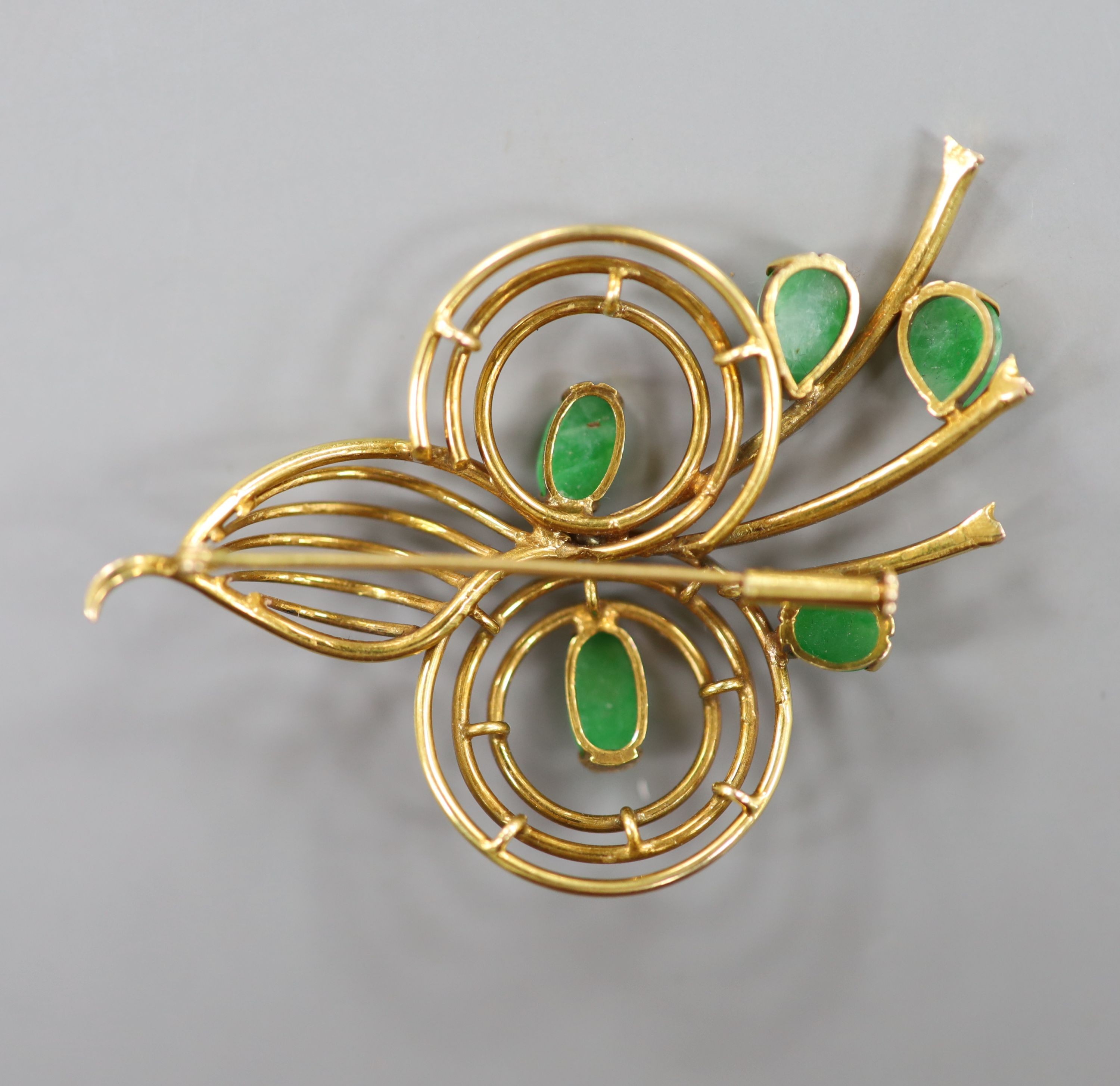 A 14k yellow metal and five stone cabochon jade set stylised spray brooch, 50mm, gross weight 8.9 grams.